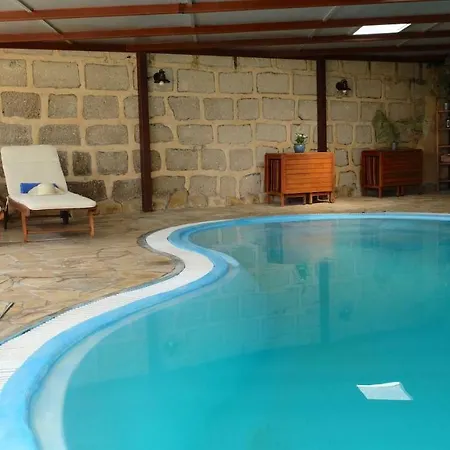 Casa En De Uva Con Piscina Privada, Cubierta Y Climatizada Nyaraló *
